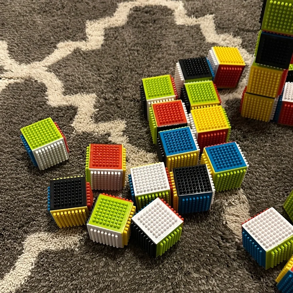 Colorful Interlocking Blocks Set - Picture 4 of 5